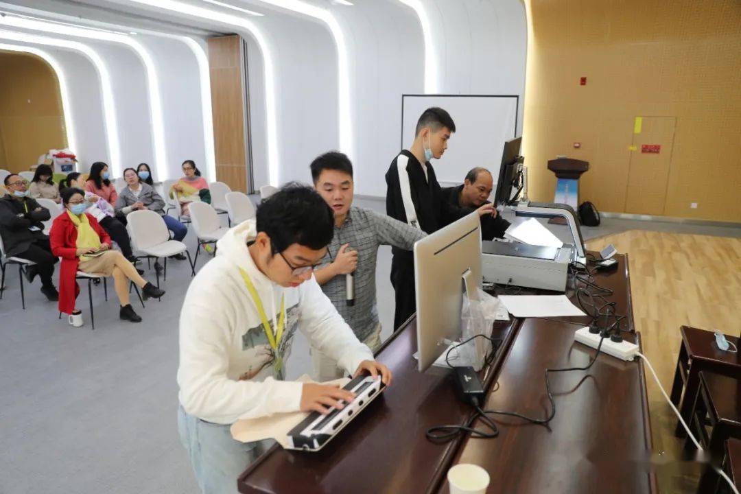 襄阳市图书馆召开数字化建设业务技能培训会