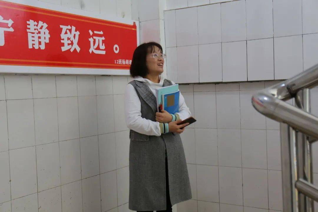 泸二外开展2020年秋期楼道防踩踏安全疏散演练_手机搜狐网