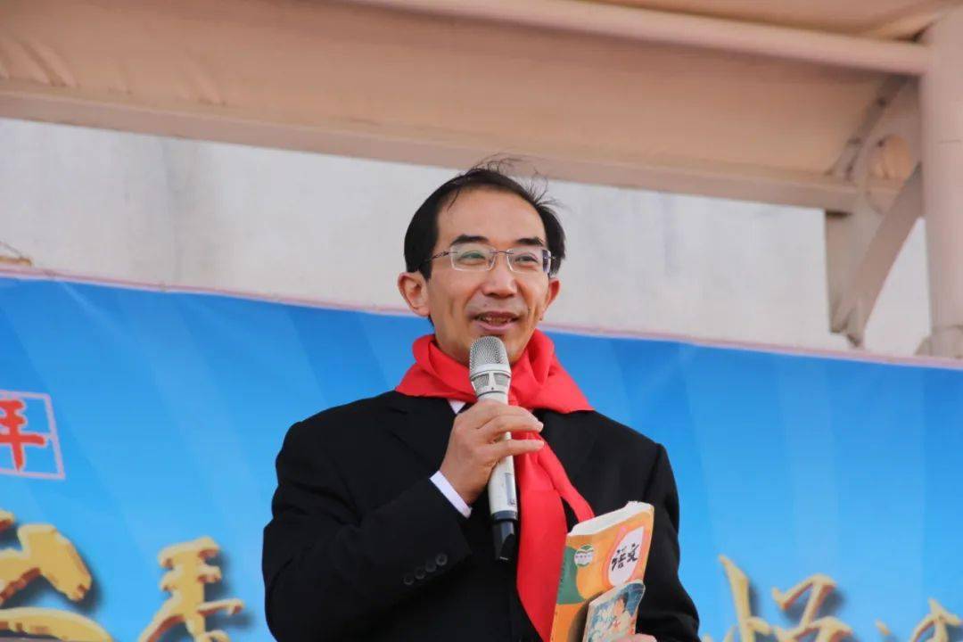 实验三小举行第六届最美书香家庭颁奖暨大阅读启动仪式