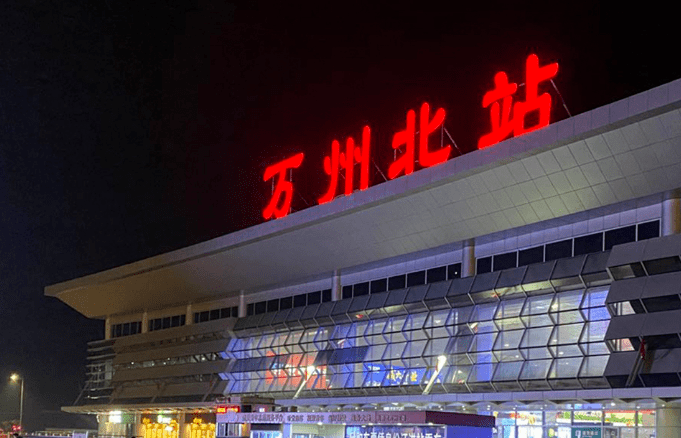 半夜发生在高铁万州北站的一幕想想都后怕