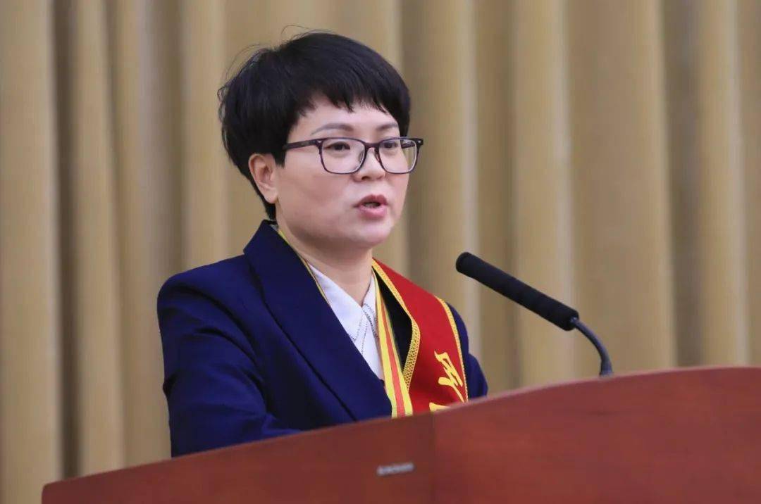 上岸并实现脱贫致富的福建省福安市下白石镇下岐村党支部书记郑月娥