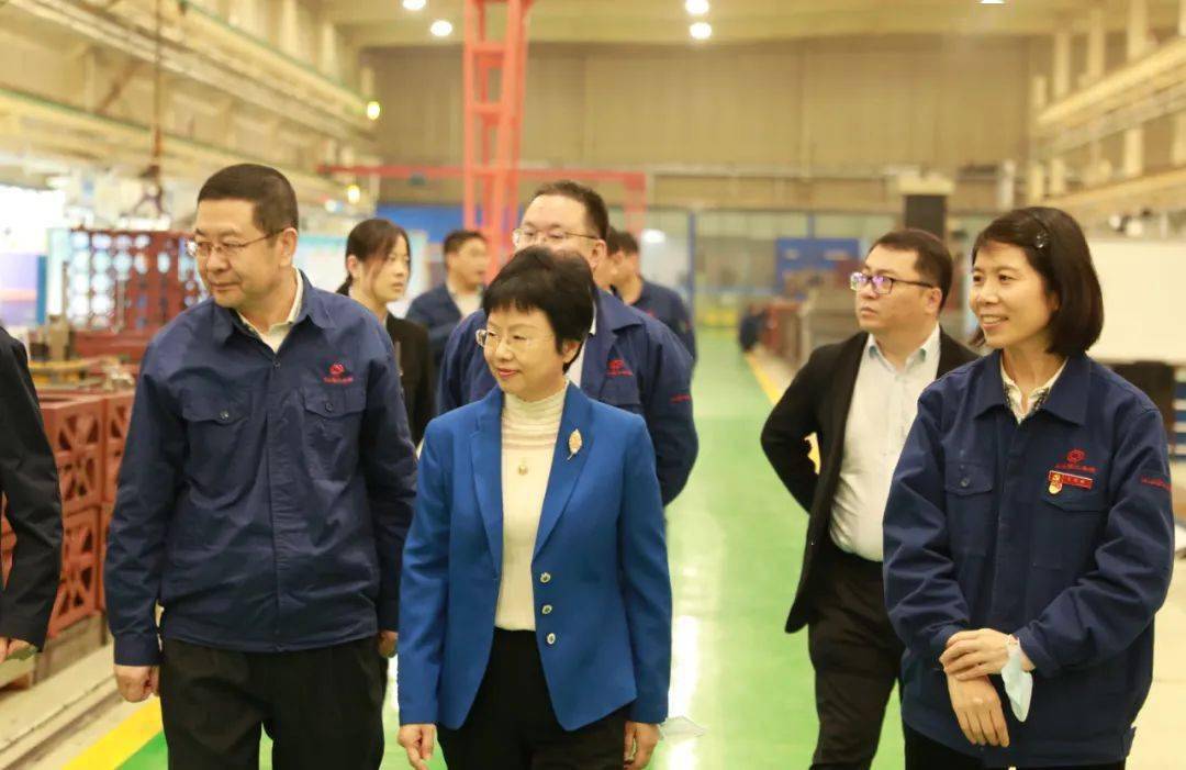 兵器工业集团党组成员副总经理周舰到江山重工研究院调研指导