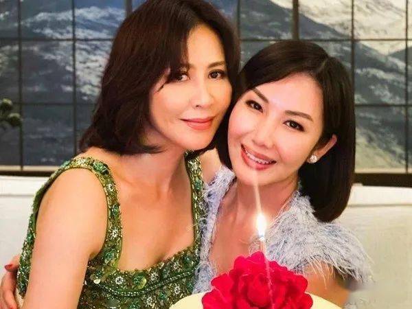 姐妹破冰刘嘉玲关之琳相隔5年再合照80年代花旦曾为富商致反目