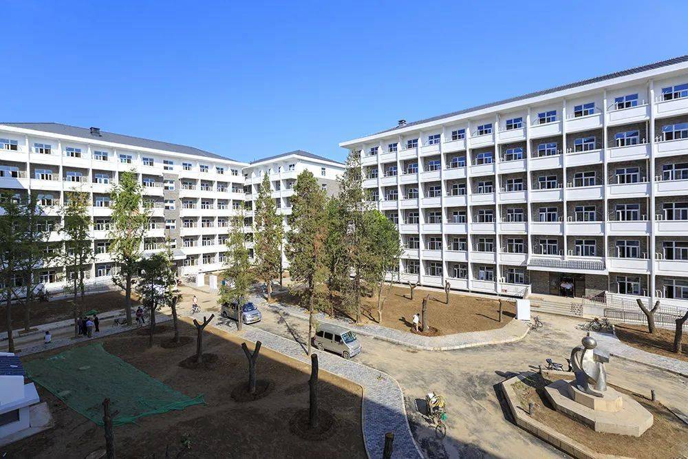 北京大学的宿舍分为5个住宿区:燕园,畅春园,中关新园,圆明园和万柳