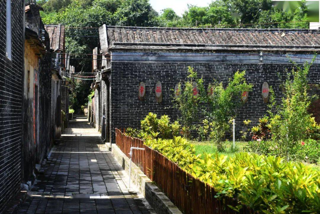 江城区委区政府将继续加大资金投入,不断强化关山月故居保护建设力度