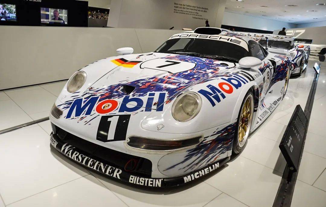 保时捷也推出了3款作弊gt1赛车,那就是著名的 911 gt1系列