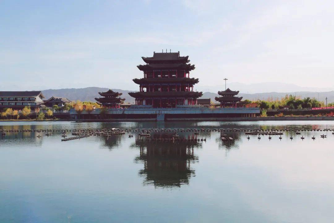 一地一秋景,嘉峪关南市区秋景"大片"来袭,快来吟一曲明媚秋光!