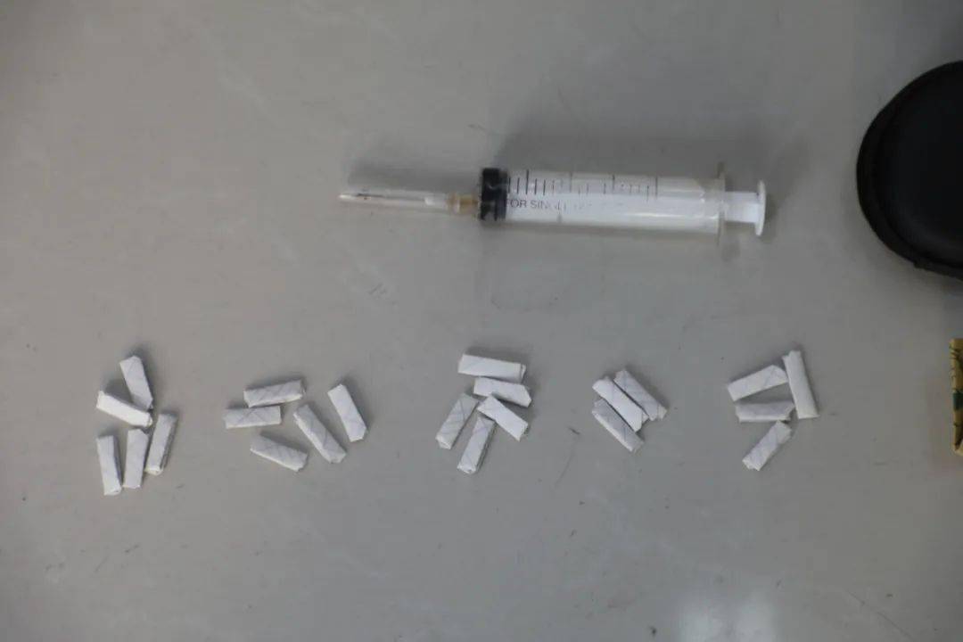 张北毒贩七根儿正在毒品交易时被警方抓获