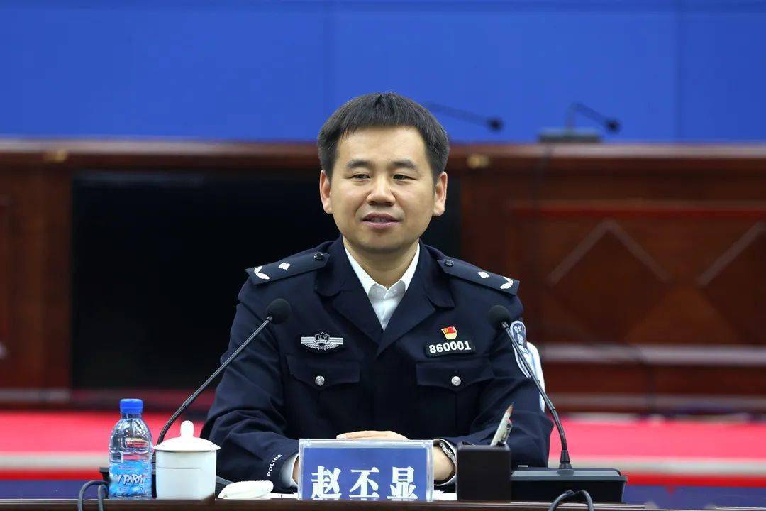 辽宁朝阳快递小哥出租车司机保安员等代表走进警营