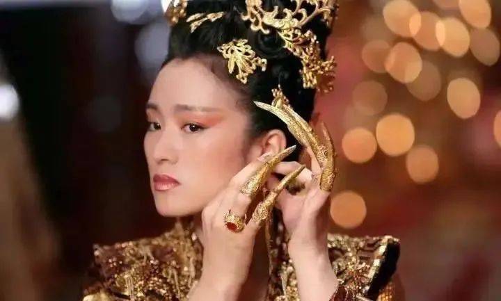 老佛爷最爱的护甲套原来是清朝贵妇身份的象征