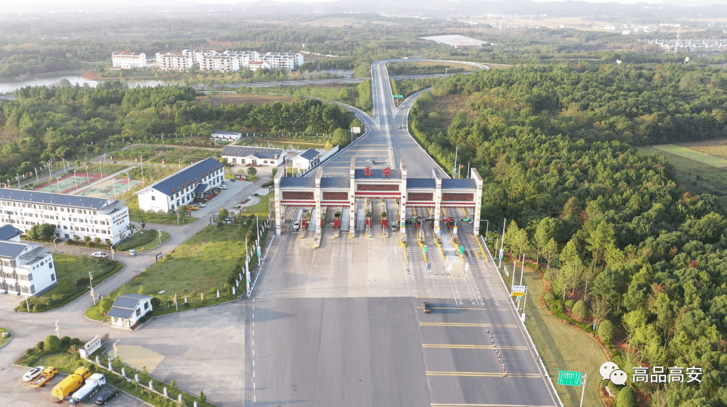 随手拍昌栗高速高安石脑出口的环境是这样美