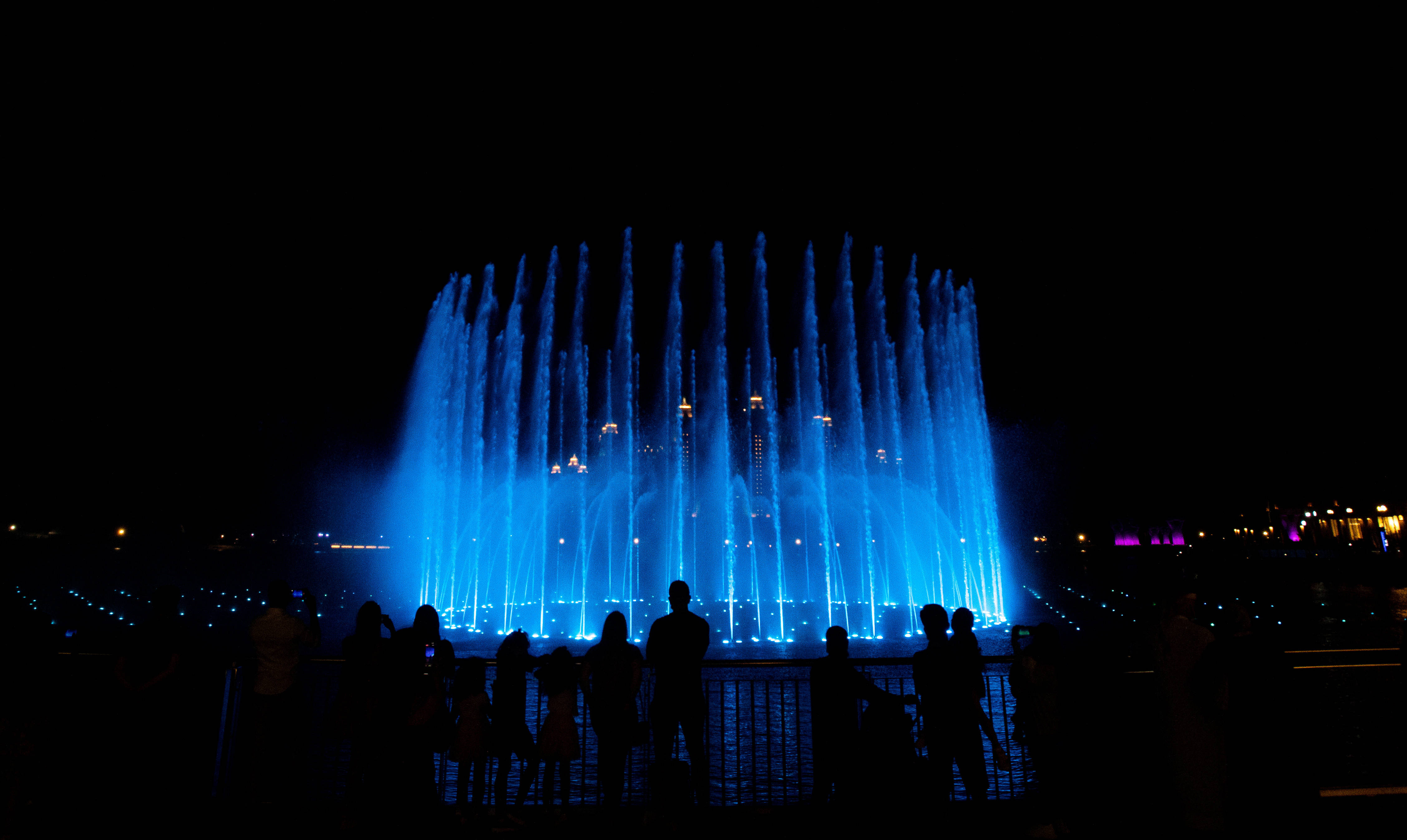 迪拜棕榈岛音乐喷泉表演季开始