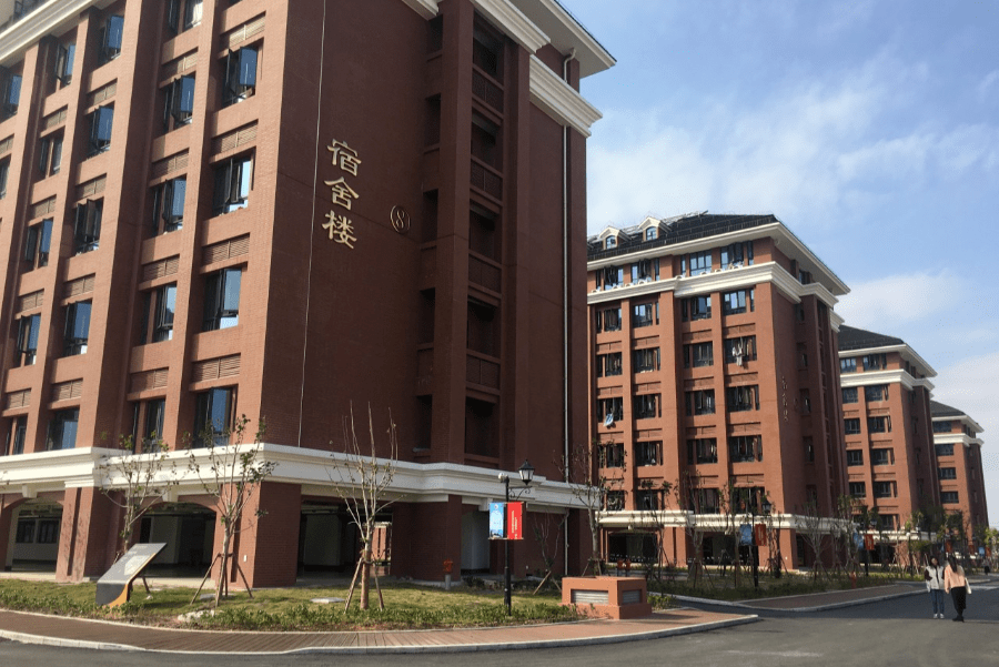 赞生能32台大机组全身心服务这所医科大学