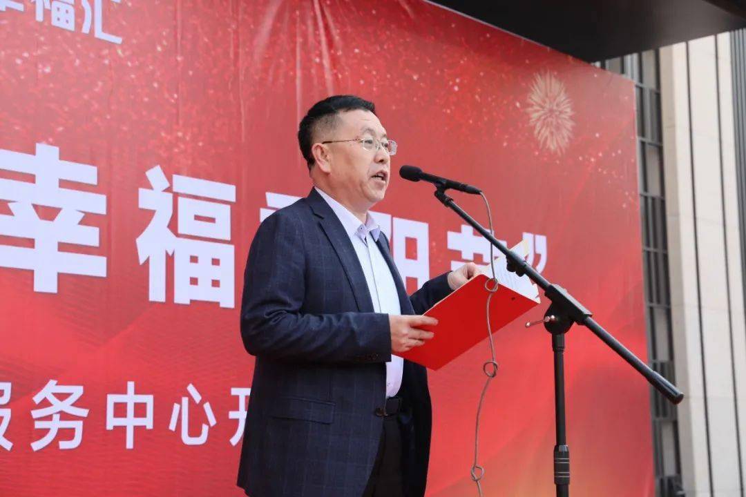 公司总经理张国民,副总经理邱吕江,葫芦岛市第二人民医院书记刘殿军