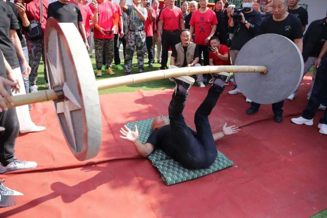 这群南翔人竟然让石头"跳起了舞"_石担