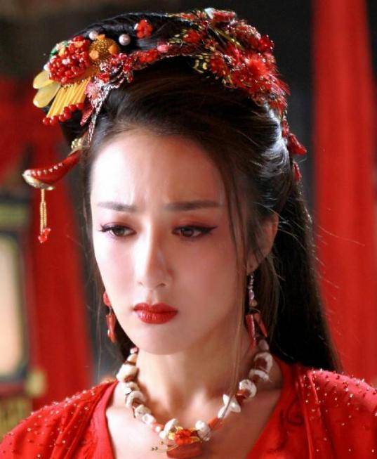 "古装第一美"李依晓:年近40作品无数,唯一的热搜却是被狗咬