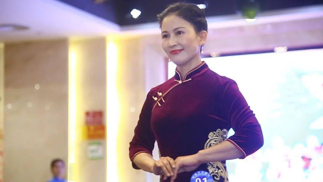 陈丽英夺得魅力旗袍中国行中山区冠军