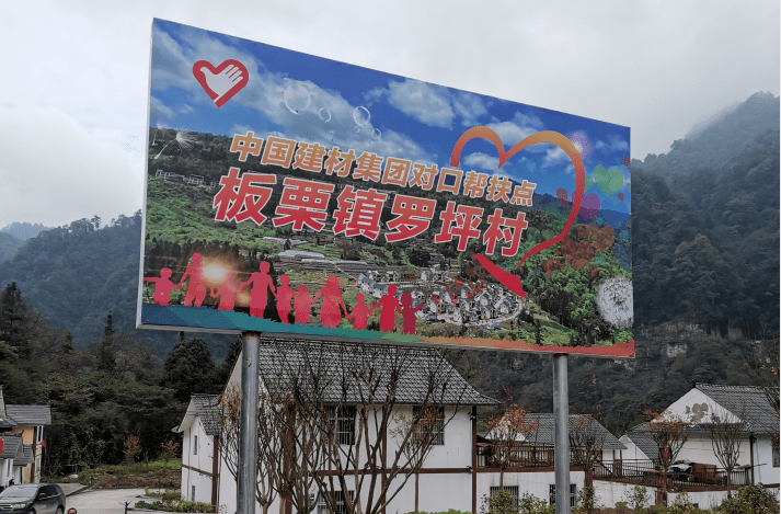 到绥江县开展技术支援的4名支教老师和1名支医医务工作者召开座谈会