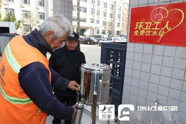 杨桂珍,杨延生,吴孟森等5人负责华鲁街700余米区域的保洁,每天早上5点