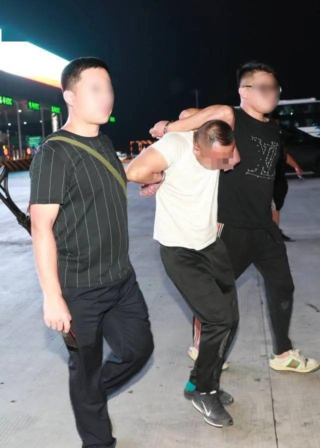 临沂警方持枪抓捕跨省毒贩视频曝光