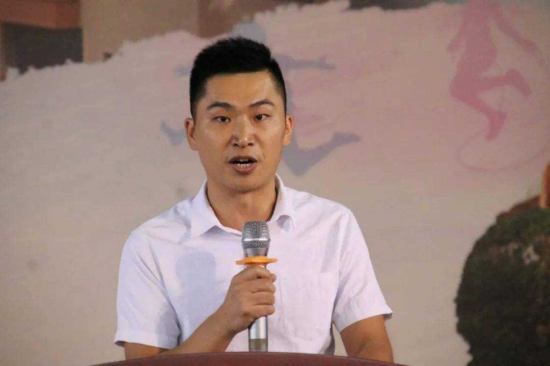 校长刘苗苗作主题讲话,她说:"2020年是丽景学校十周年的创校纪念日,在