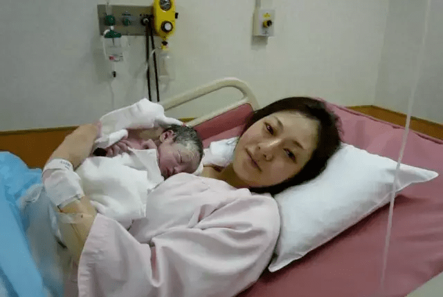 日本爸爸为心脏病女儿拍照十年,10000张照片看哭了全世界!_麻优