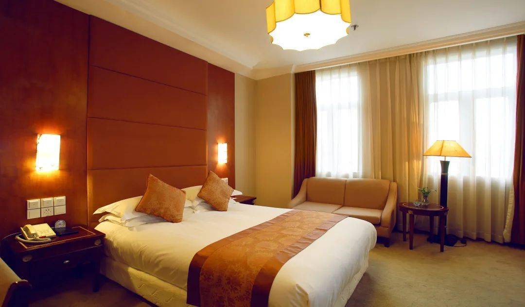 上海大厦外白渡桥畔传奇五星酒店3折起住江景房畅吃5种口味蟹宴