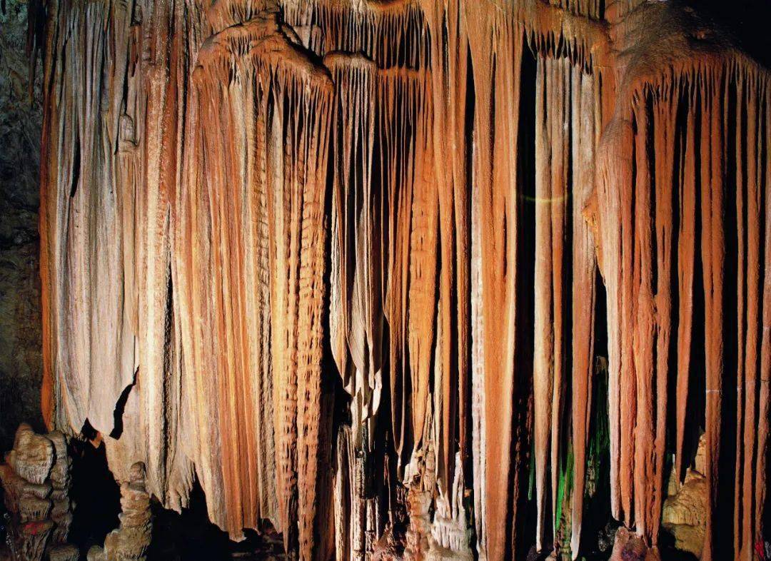 这些地表岩溶地貌形态与广西,云南等南方地区喀斯特地貌有着很大的不