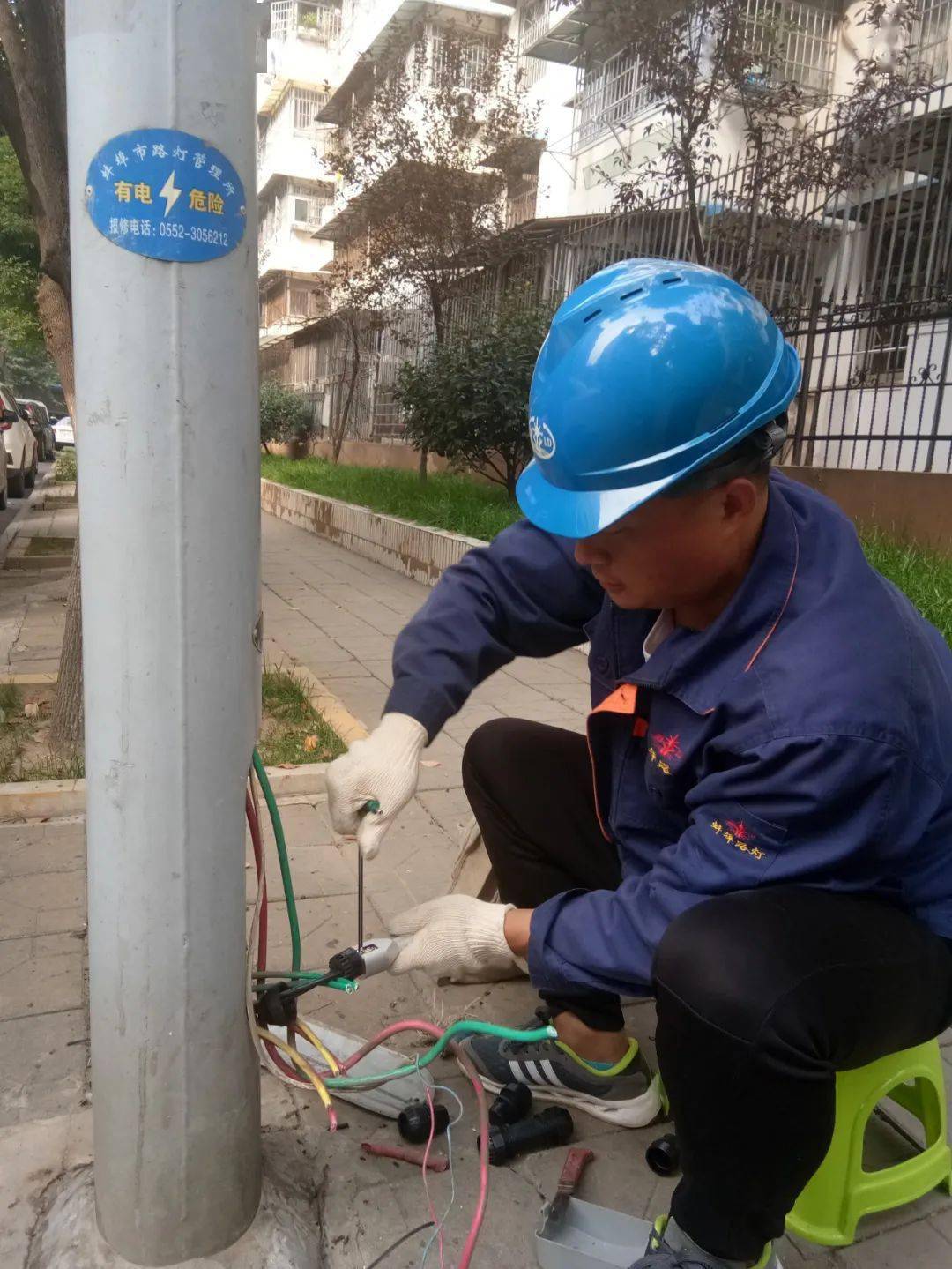 市路灯所聚焦设施安全突出问题导向路灯设施安全再上新保险