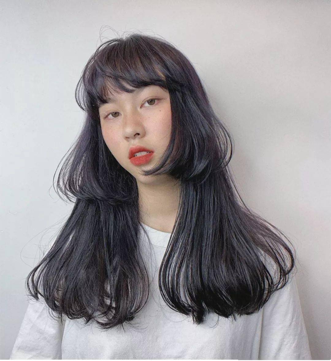 ♡♡♡♡对于脸大的女生来说选发型还是要比较慎重的毕竟一