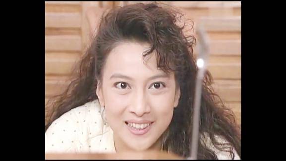 家有仙妻何莉莉掌握了超能力双手握在一起可以开启能力