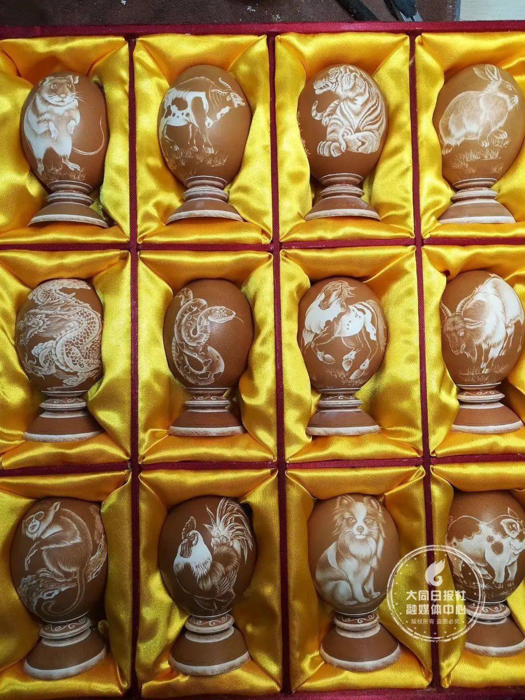 他用蛋壳雕出一个"万千世界"!