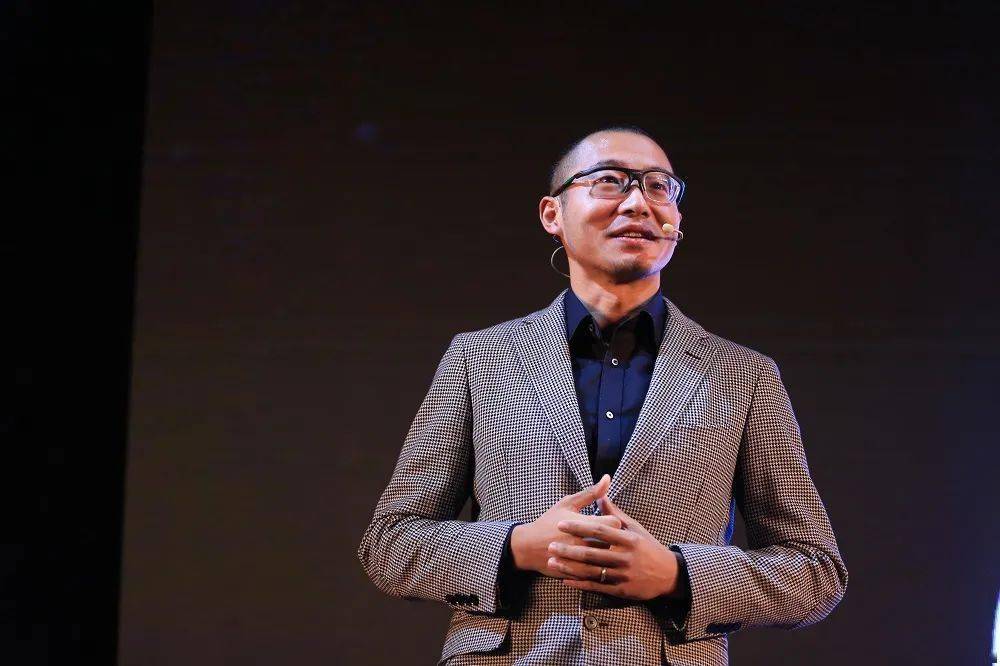 从体重200斤到全马"打败250",著名主持人于嘉的跑步人生