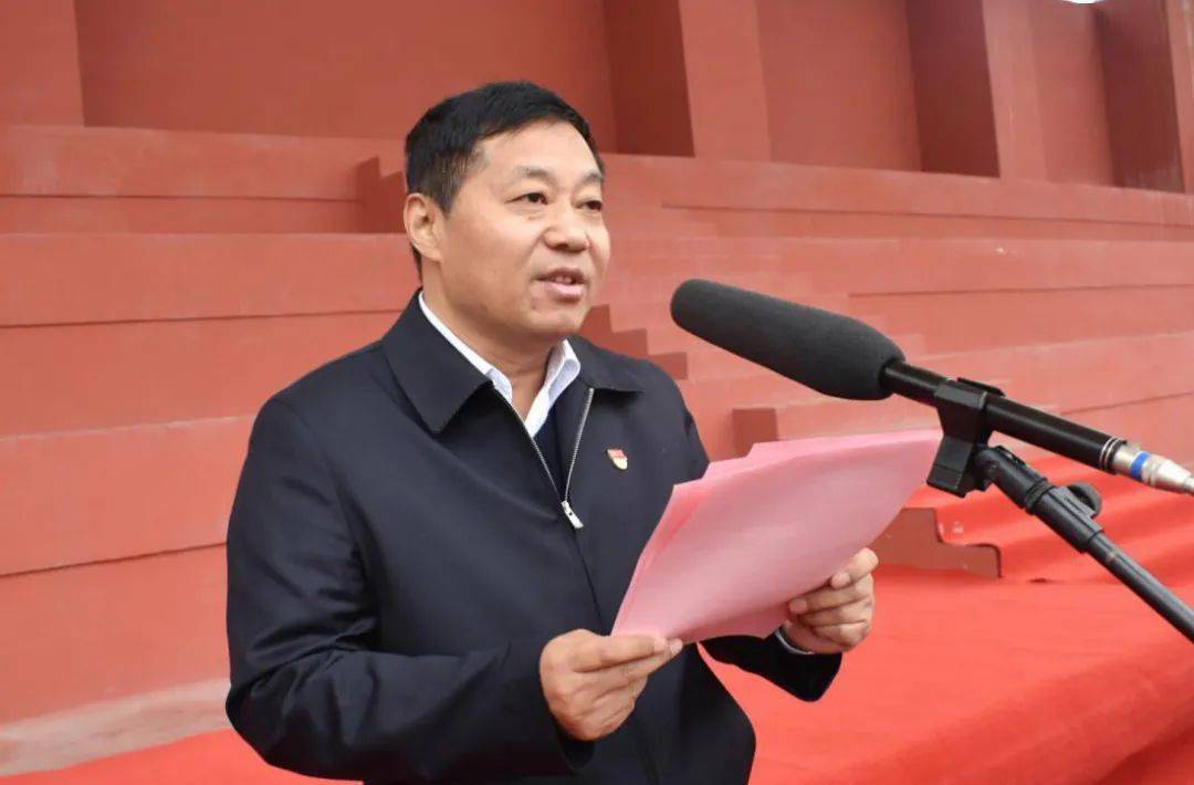 郭茂华院长代表学院作《聚磅礴伟力 书无悔青春》的精彩讲话李娜老师