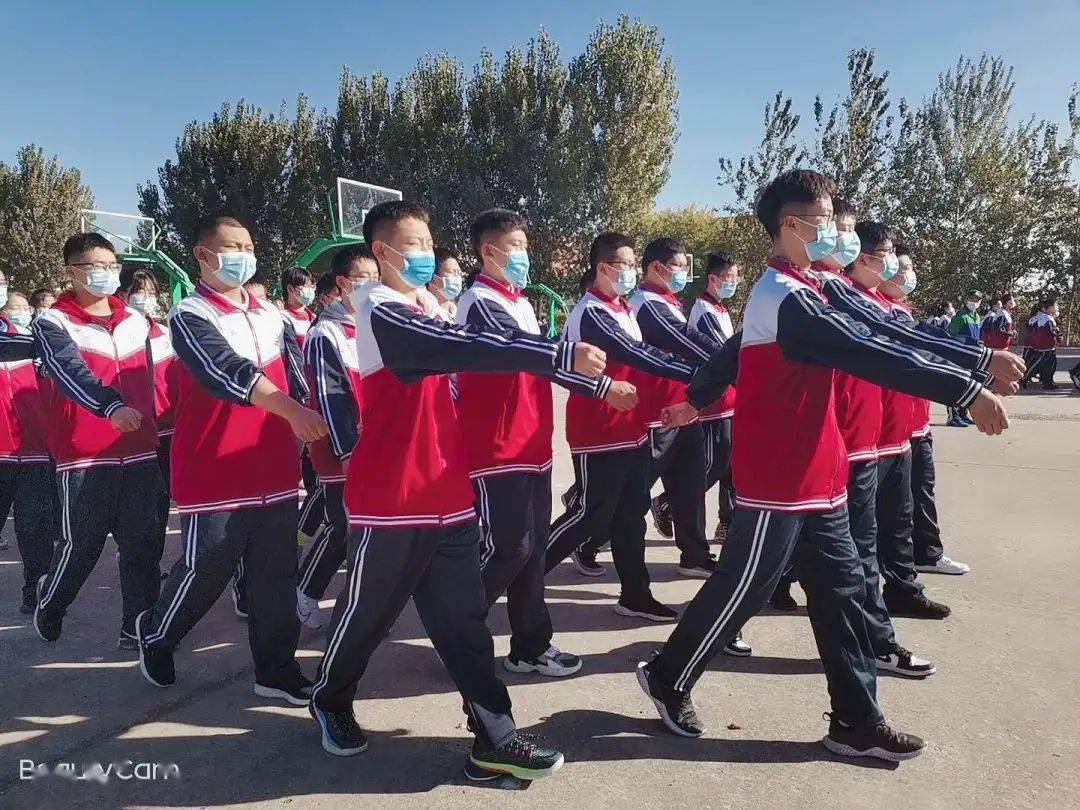 宝坻一中高一年级努力践行军训精神,磨砺青春,升华自我.