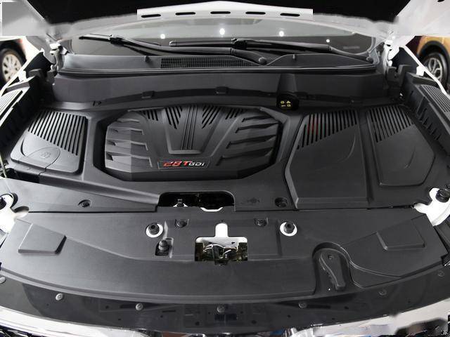 5t缸内直喷涡轮增压发动机车尾方面,最大的变化就是用"soueast"代替了