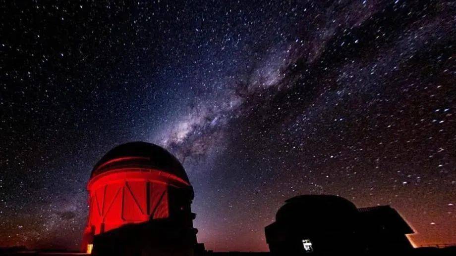 所以在他上任后,没事就组织一下活动,发个群邮件约学生去赛丁泉天文台