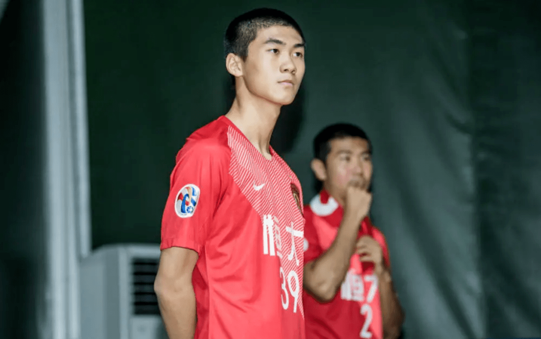 吴少聪曾在北京的八喜和北控俱乐部青训训练过国安99梯队里,像谢龙飞