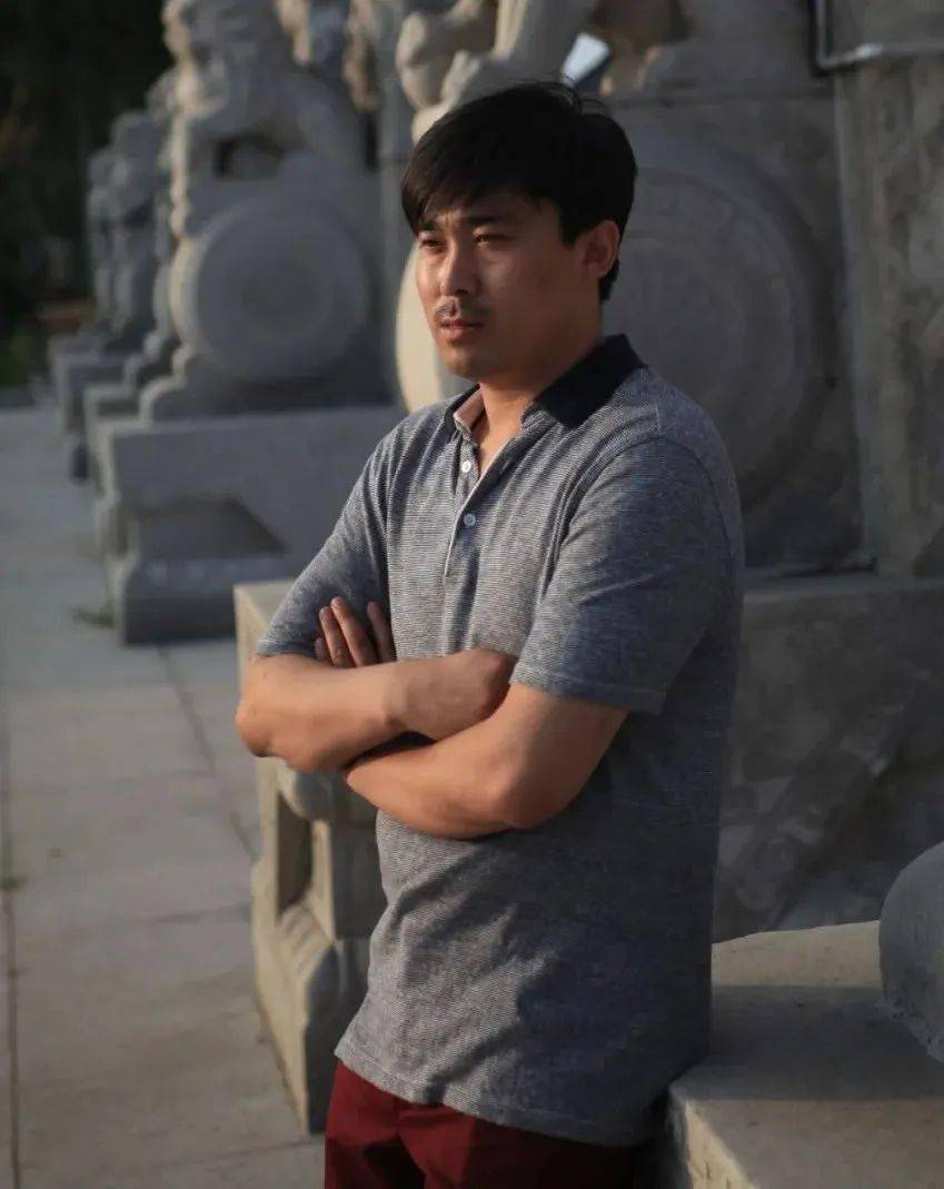 【文化名家访谈录】唐帅:俏色藏巧思 写实出新意_岫岩