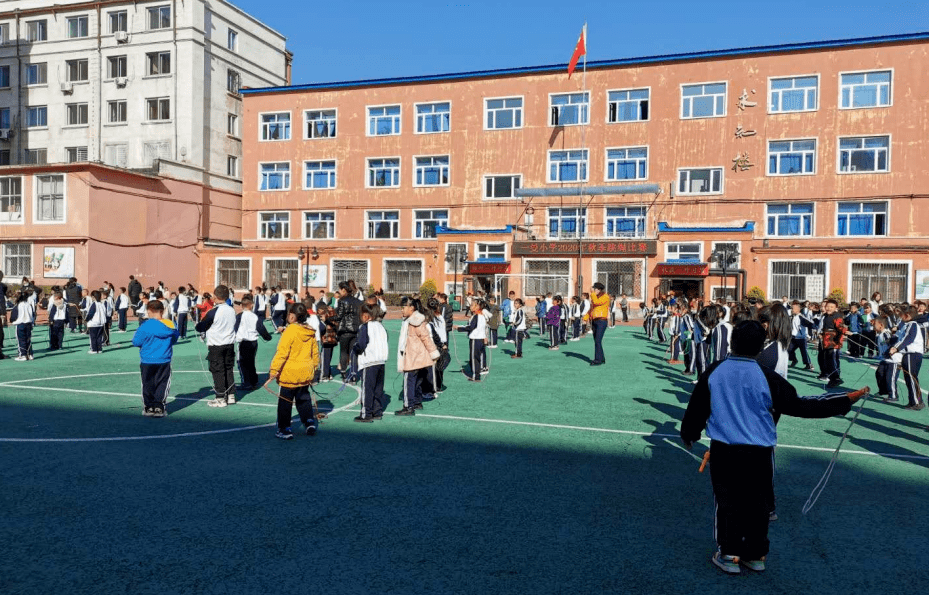 体艺风采一曼小学举行2020年秋季跳绳踢毽子比赛