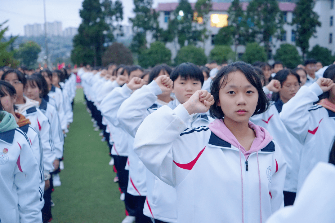 盘州市第二中学校服图片