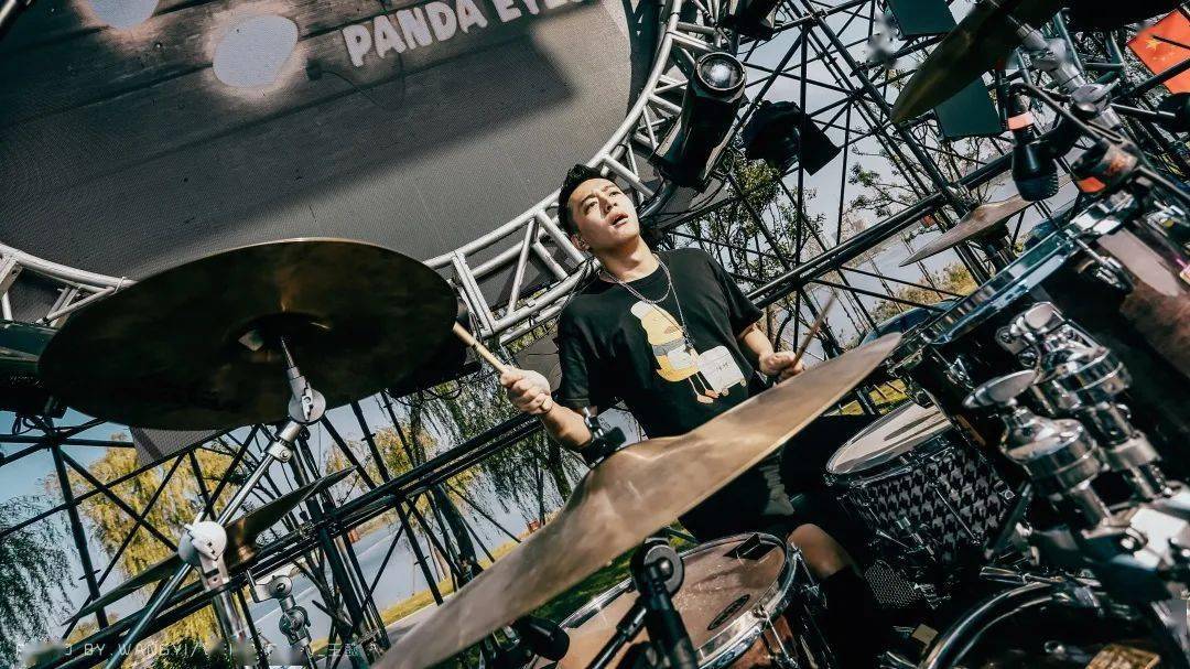 熊猫眼2020全国巡演即将启程来和熊猫眼乐队一起上蹿下跳寻开心
