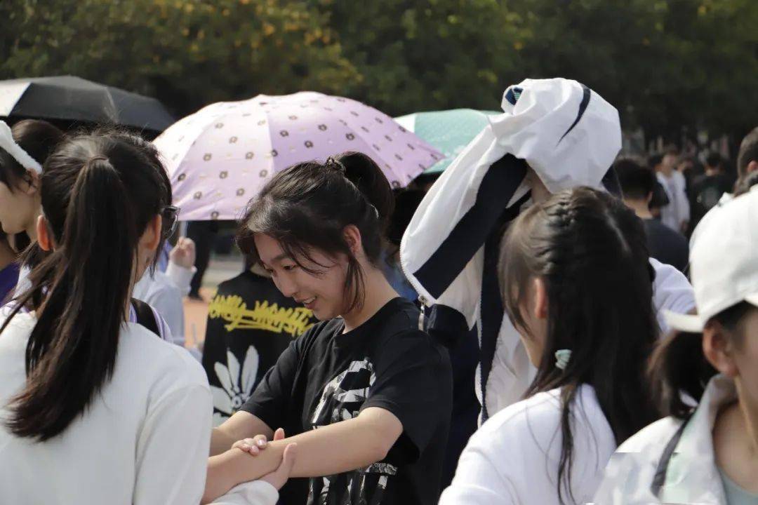 绽放一个关于美好智慧与力量的秋天童话武汉一中2020秋季田径运动会