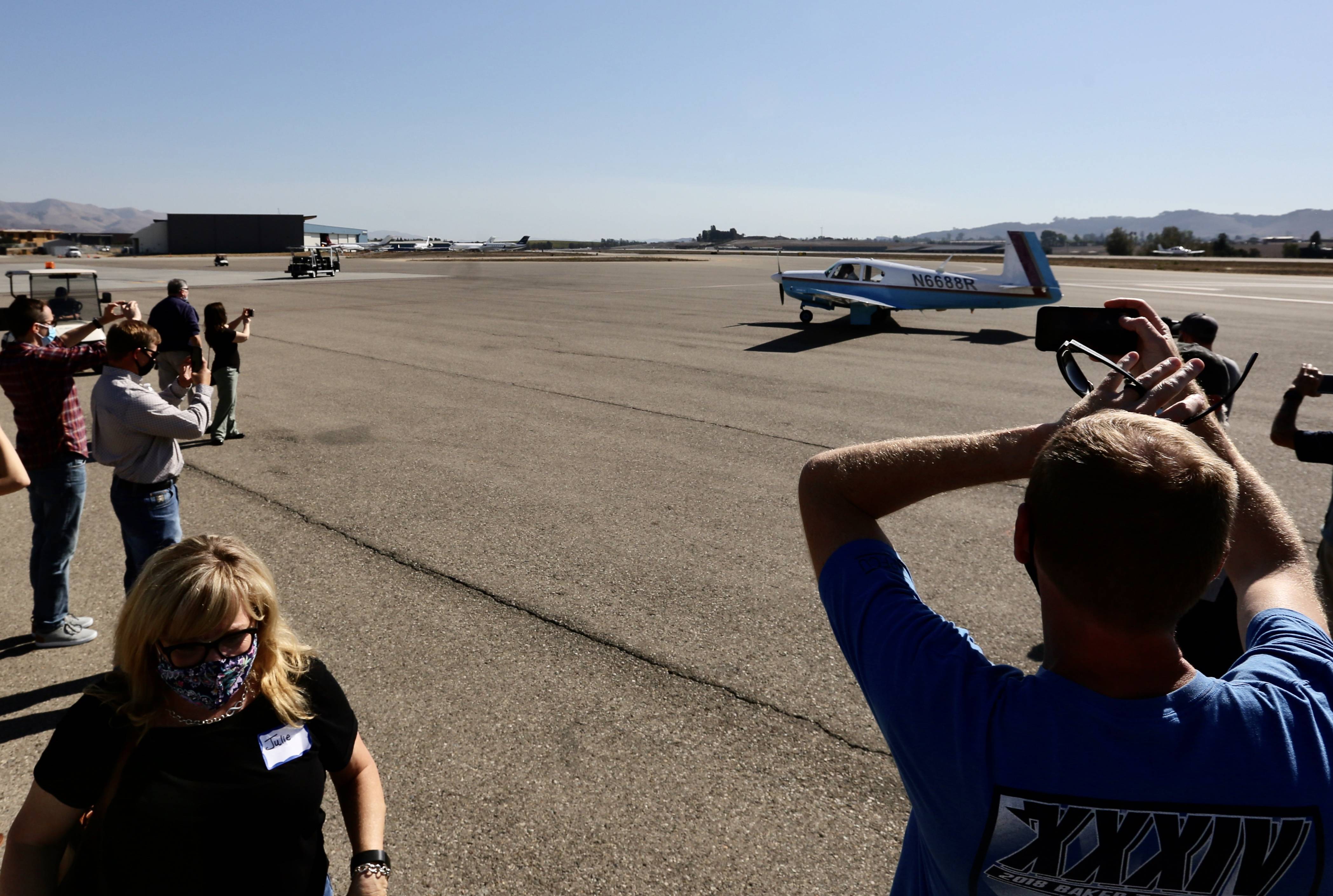 飞虎队百岁老兵驾机重上蓝天