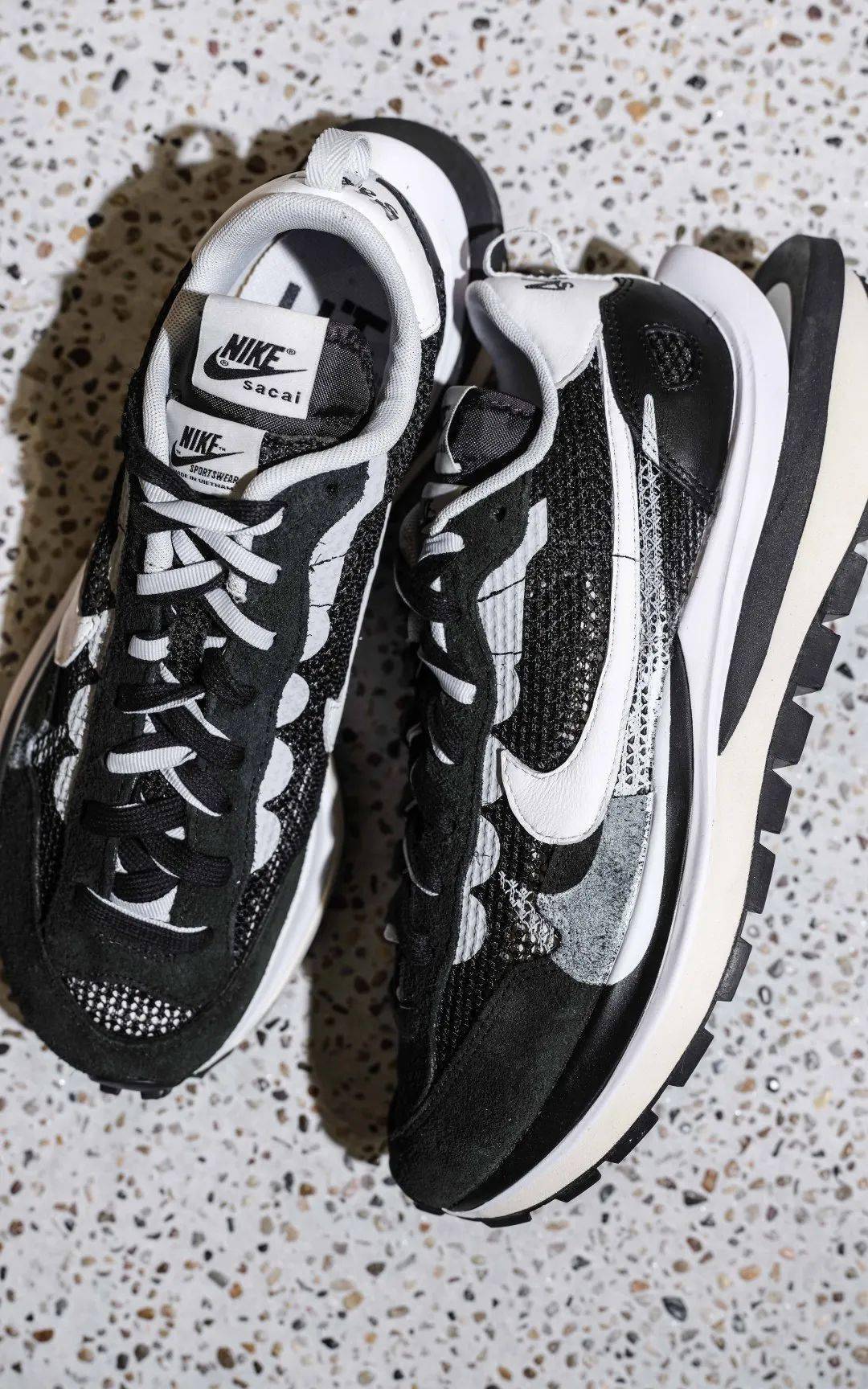 球鞋图见nikexsacaivaporwaffle