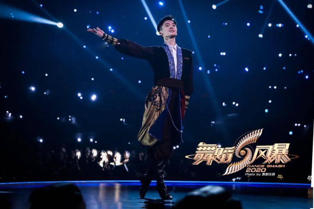 6梁森他是桃李杯青年舞蹈大赛拉丁舞冠军,他是最帅国标舞王子,也是
