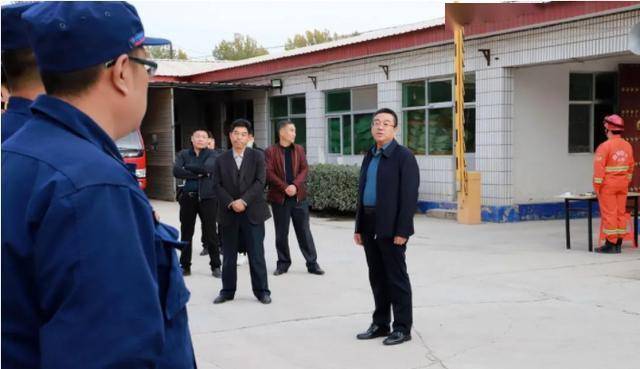 10月27日,县委副书记,代理县长黄伟就脱贫攻坚,安全生产,"气代煤"改造