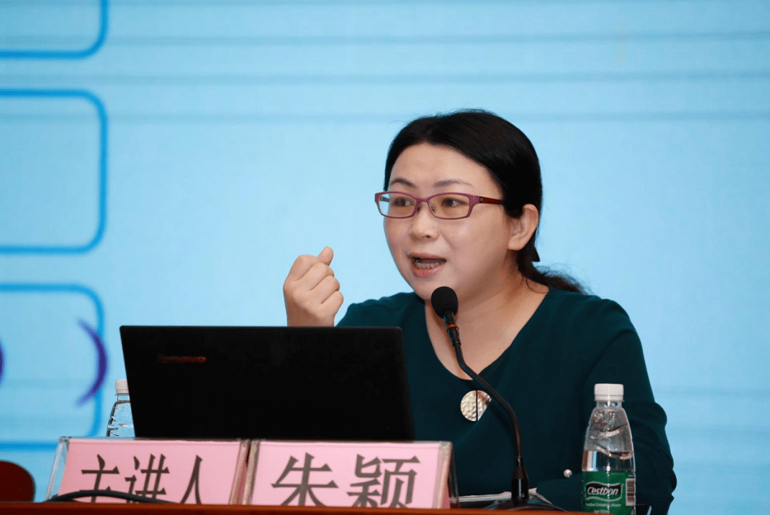 广东外语外贸大学新闻与传播学院副院长朱颖教授为学员们讲授了"新