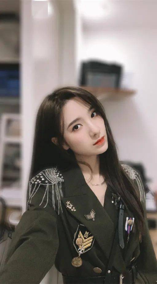 手机壁纸唐莉佳