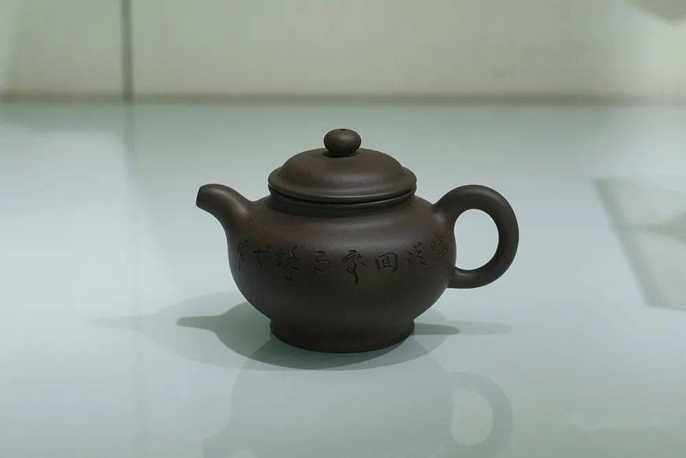 刻六方签筒赵浩天 海棠依旧(紫砂扇面)周华军 风卷葵壶周强 贵妃壶